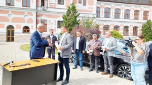 Read more about the article Veţel : Microbuz electric nou pentru elevii din comună