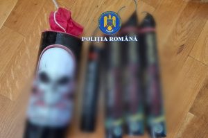 Read more about the article Produse pirotehnice interzise publicului larg, confiscate de polițiști