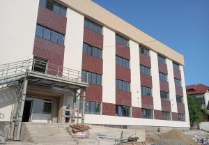 Read more about the article 𝗟𝗮 𝗗𝗲𝘃𝗮 𝘃𝗶𝗶𝘁𝗼𝗿𝘂𝗹 𝗶̂𝗻𝗰𝗲𝗽𝗲 𝗶̂𝗻 𝘀̦𝗰𝗼𝗮𝗹𝗮̆ – 𝗮𝗱𝗺𝗶𝗻𝗶𝘀𝘁𝗿𝗮𝘁̦𝗶𝗮 𝗽𝘂𝗯𝗹𝗶𝗰𝗮̆ 𝗹𝗼𝗰𝗮𝗹𝗮̆ 𝗰𝗼𝗻𝘁𝗶𝗻𝘂𝗮̆ 𝗶𝗻𝘃𝗲𝘀𝘁𝗶𝘁̦𝗶𝗶𝗹𝗲 𝗶̂𝗻 𝗲𝗱𝘂𝗰𝗮𝘁̦𝗶𝗲