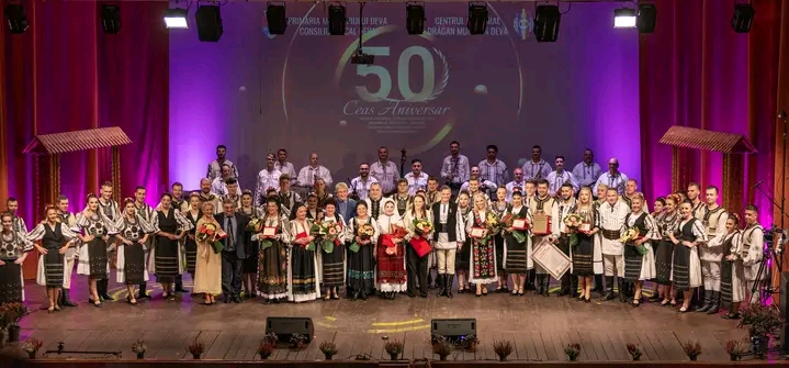 Read more about the article Ansamblul Folcloric „Silvana” și Centrul Cultural „Drăgan Muntean” Deva – 50 de ani de tradiție, identitate și artă autentică