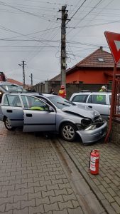 Read more about the article Două persoane rănite în urma unui accident rutier la Orăștie