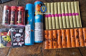 Read more about the article ARTICOLE PIROTEHNICE DEȚINUTE ILEGAL, CONFISCATE DE POLIȚIȘTI