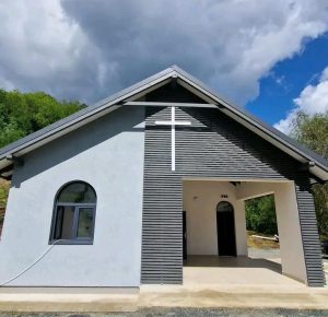 Read more about the article Capela mortuară din Săliștioara, comuna Vălișoara, a fost sfințită în prezența comunității