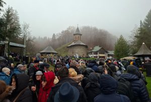 Read more about the article Mii de pelerini sunt aşteptaţi la Ziua Sfântului Arsenie de la Prislop
