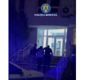 Read more about the article Acțiuni pentru depistarea unor persoane urmărite naţional şi internaţional, desfăşurate de poliţiştii hunedoreni
