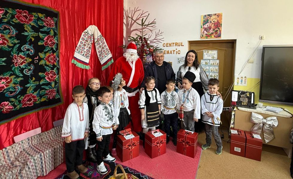 Read more about the article Moș Crăciun ajunge din nou la copiii din Bistra: Sărbători pline de emoție și generozitate