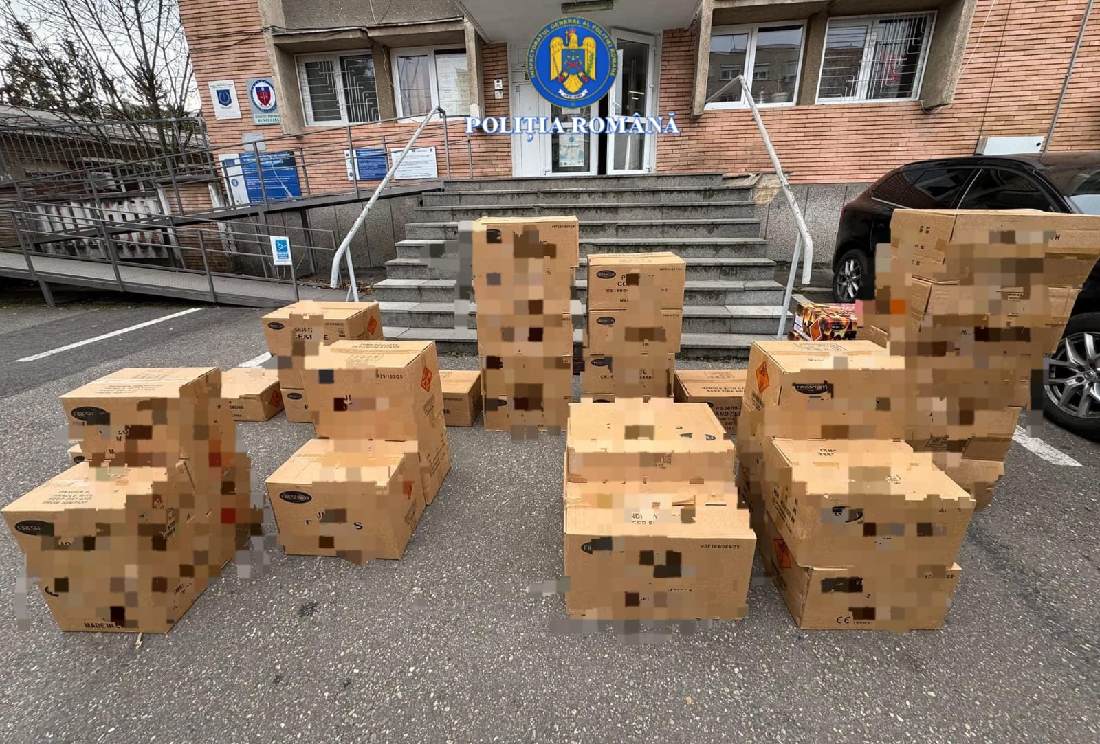 Read more about the article Aproape 1.500 de kilograme de articole pirotehnice, confiscate de polițiști