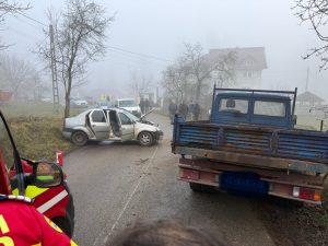 Read more about the article Accident de circulație în comuna Băița: intervenție a pompierilor și a ambulanței