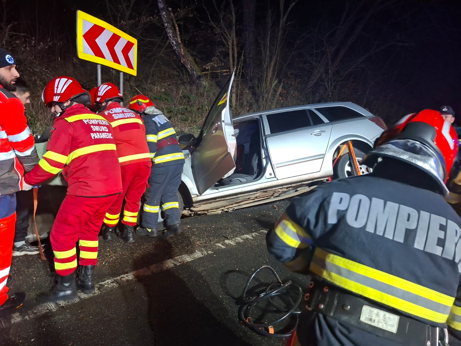 Read more about the article Două persoane grav rănite într-un accident rutier pe DN 66, la Bănița
