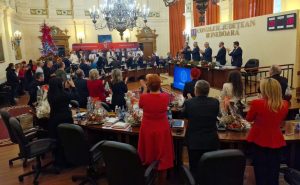 Read more about the article Colinde la Consiliul Județean Hunedoara – Mesaj de sărbători din partea Ansamblului „Drăgan Muntean”