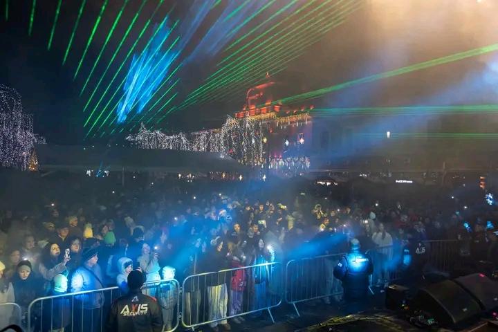 Read more about the article Noul an, întâmpinat cu bucurie și muzică în centrul Devei