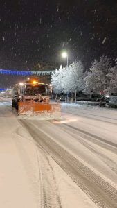 Read more about the article Primăria Municipiului Deva: intervenții permanente de deszăpezire pentru siguranța rutieră