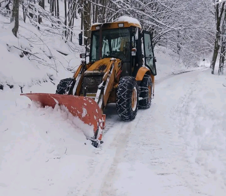 Read more about the article Intervenții pe DRUMURILE JUDEȚENE aflate în administrarea Consiliului Județean Hunedoara  