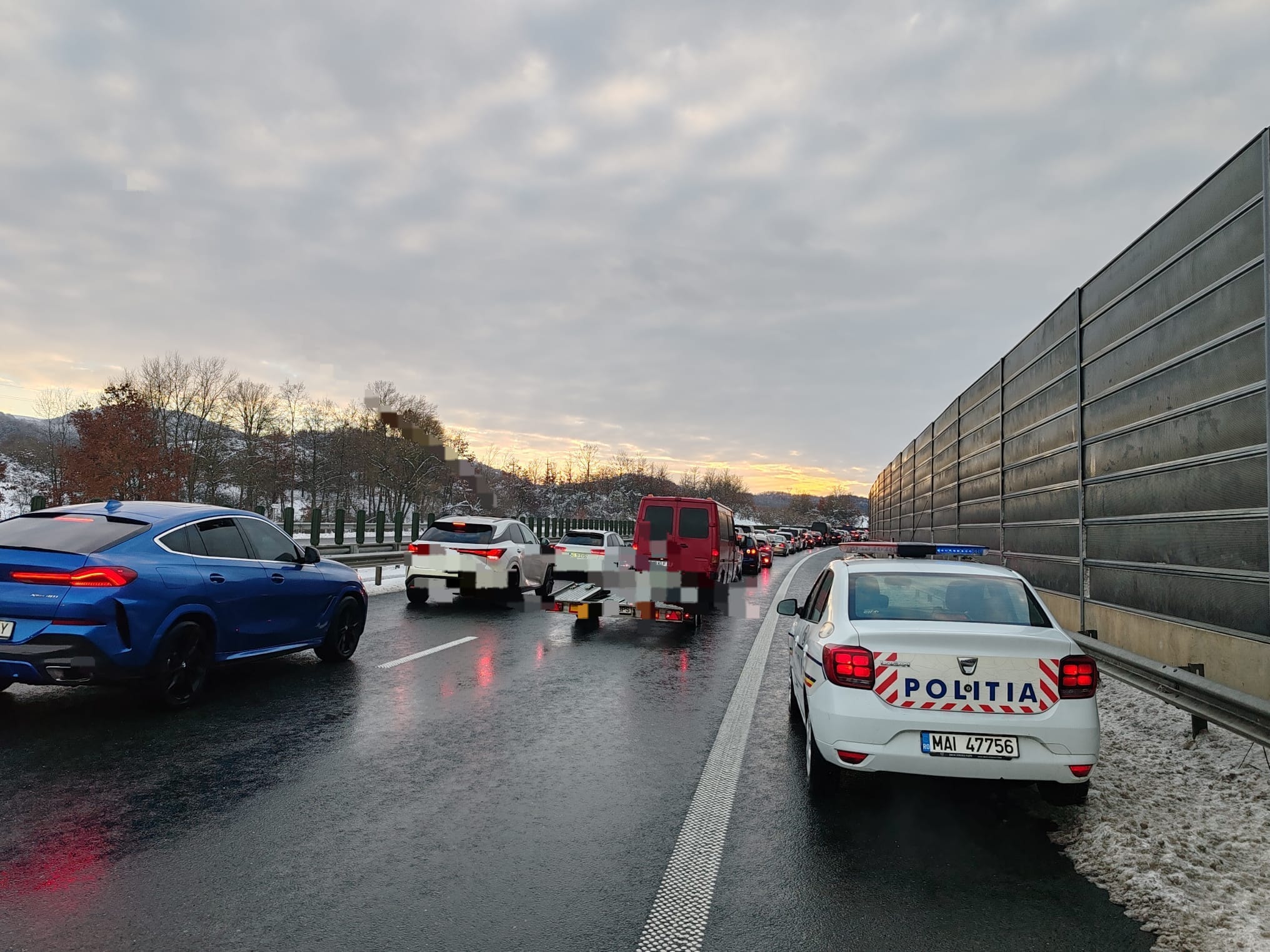 Read more about the article Coloane formate pe fondul valorilor ridicate de trafic și al condițiilor meteo