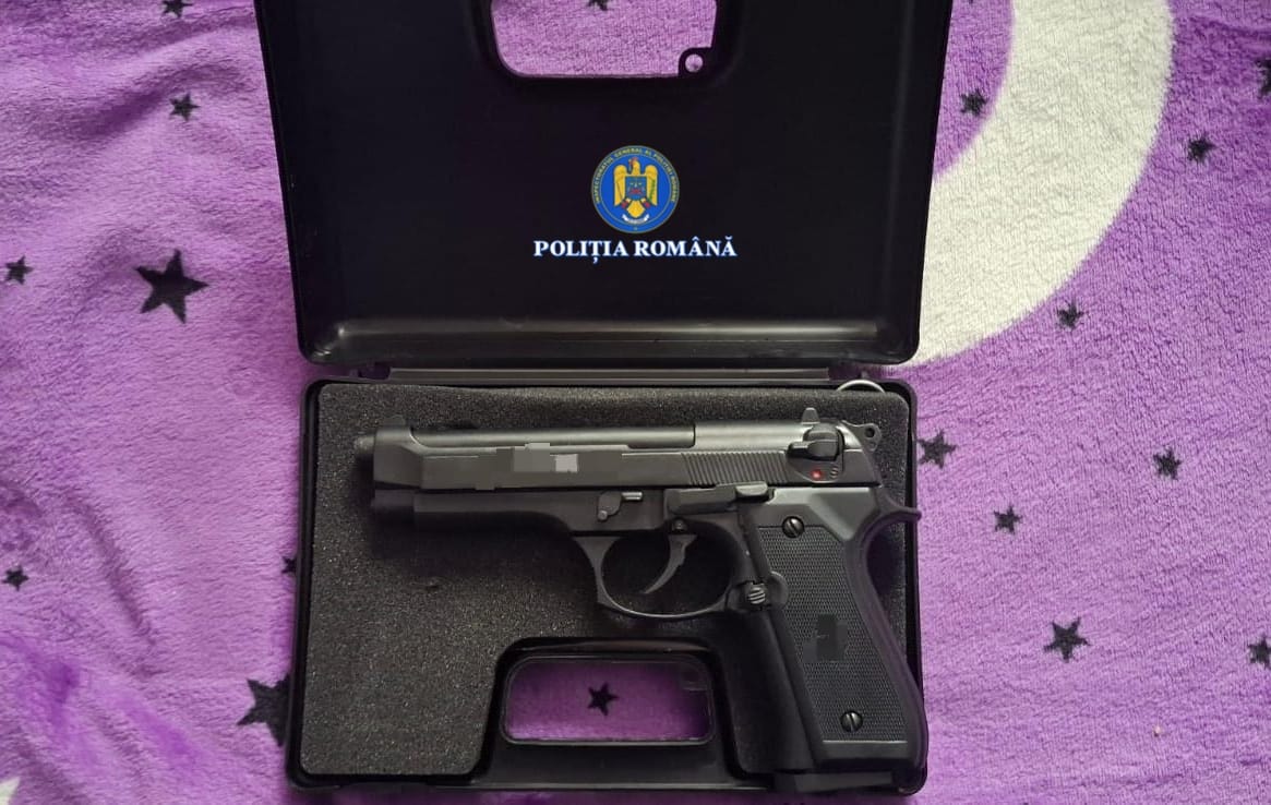 Read more about the article Bărbat reținut pentru 24 de ore, bănuit de comiterea mai multor infracțiuni la regimul armelor și munițiilor   