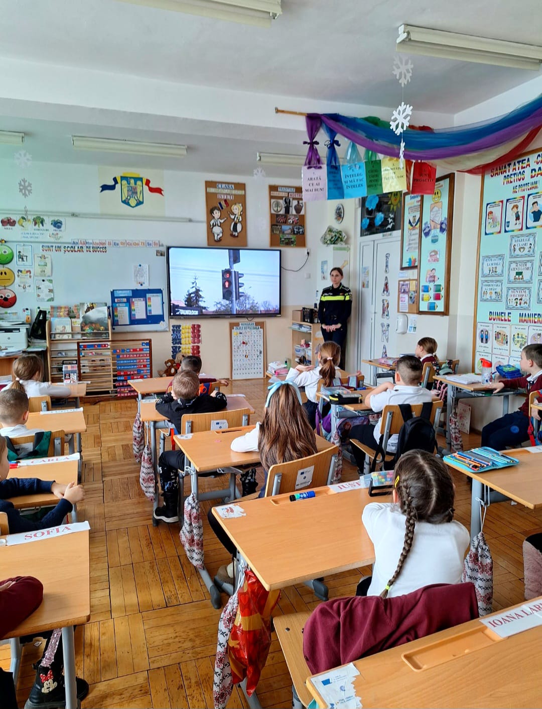 Read more about the article Polițiștii, profesori de educație rutieră