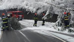 Read more about the article Salvatorii hunedoreni în acțiune: 310 intervenții în minivacanța de Revelion