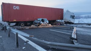 Read more about the article Accident rutier grav pe autostrada A1, în zona Simeria: o tânără și-a pierdut viața, doi pasageri grav răniți