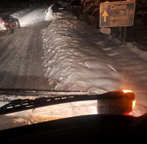 Read more about the article Pe toate DRUMURILE JUDEȚENE se circulă în condiții de iarnă!