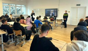 Read more about the article Educația rutieră, o prioritate pentru siguranța elevilor din Hunedoara