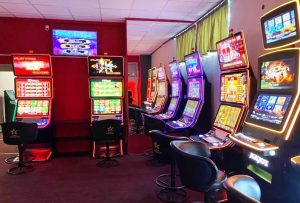 Read more about the article Reţinut pentru 24 de ore, după ce ar fi distrus un aparat de jocuri de noroc