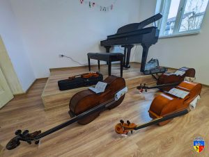 Read more about the article „CRED în Hunedoara” – proiectul care dotează toate unităţile educaţionale din oraş, inclusiv Şcoala de Muzică