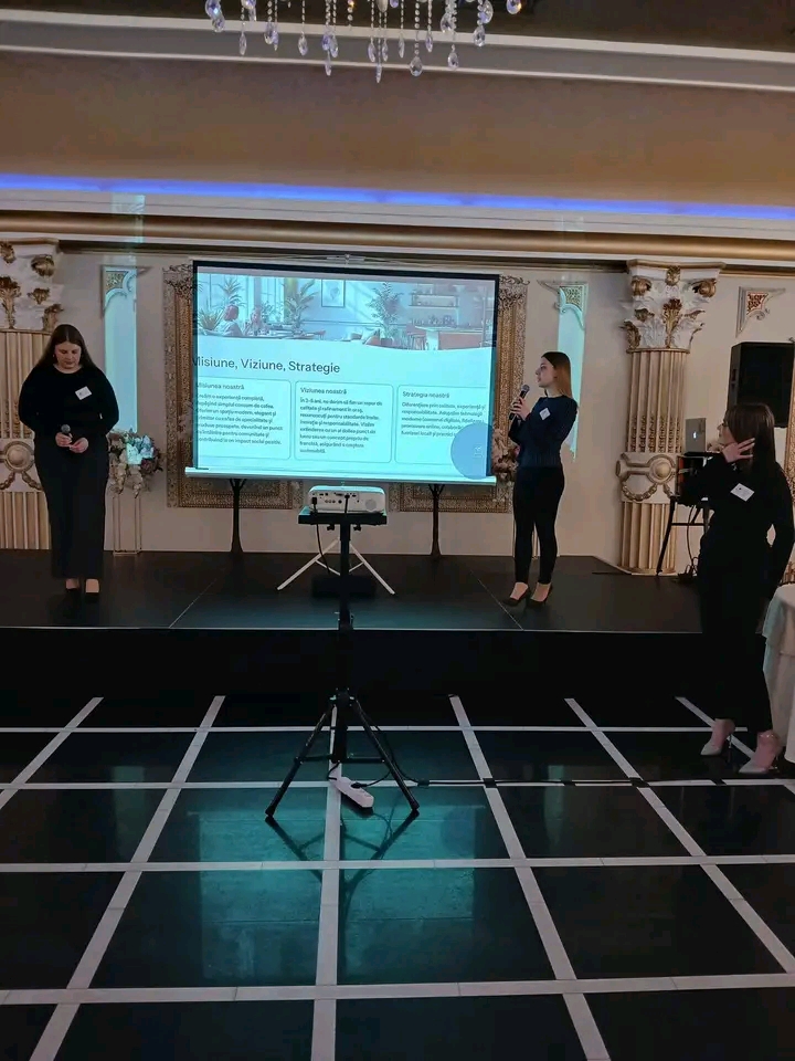 Read more about the article Tinerii antreprenori ai Hunedoarei şi-au evidențiat creativitatea la competiția „Business Plan”