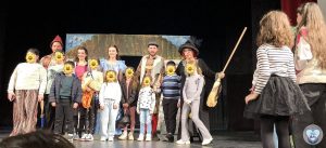 Read more about the article DAS Deva: Prima oară la teatru! O experiență inedită pentru copiii din comunități defavorizate