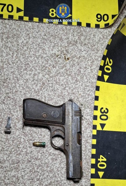 Read more about the article Armă letală deţinută ilegal, descoperită în urma unei percheziţii domiciliare efectuate de poliţişti la Hunedoara