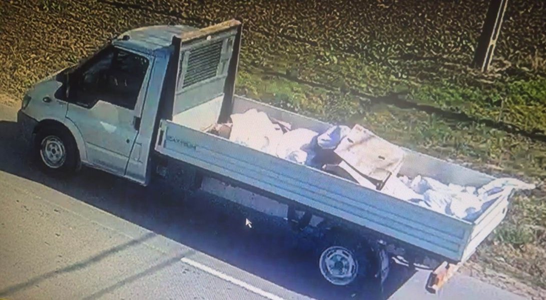 Read more about the article Bărbat amendat cu 3000 de lei pentru că a aruncat deșeuri în Parcul Natural Lunca Mureșului