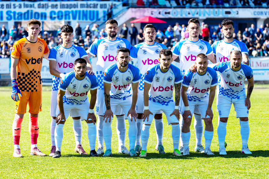 Read more about the article Fotbal: Corvinul încheie sezonul regular fără eşec şi e tot mai aproape de Superligă!