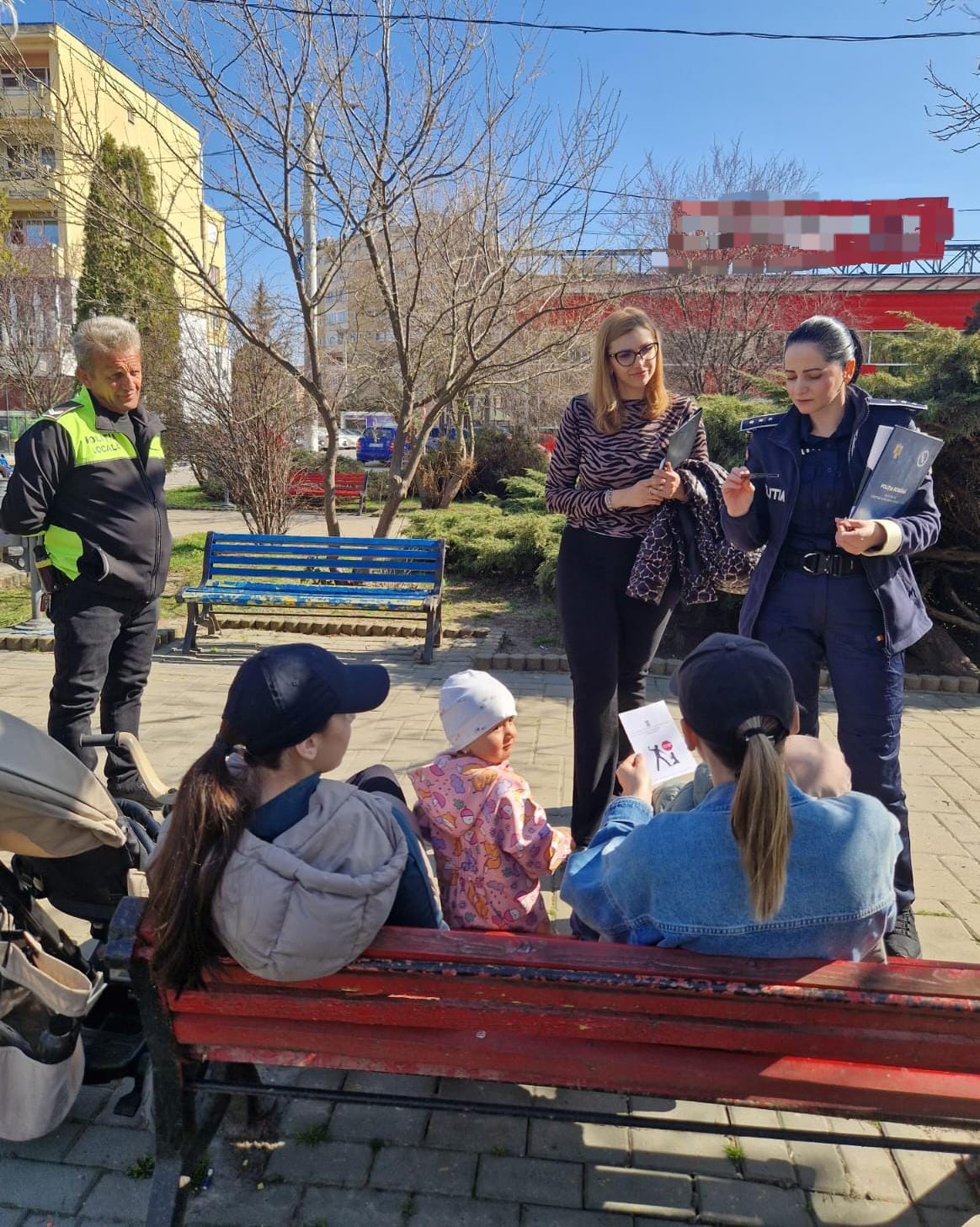 Read more about the article Scuzele nu schimbă realitatea – activitate de prevenire a violenței domestice desfășurată la Hațeg