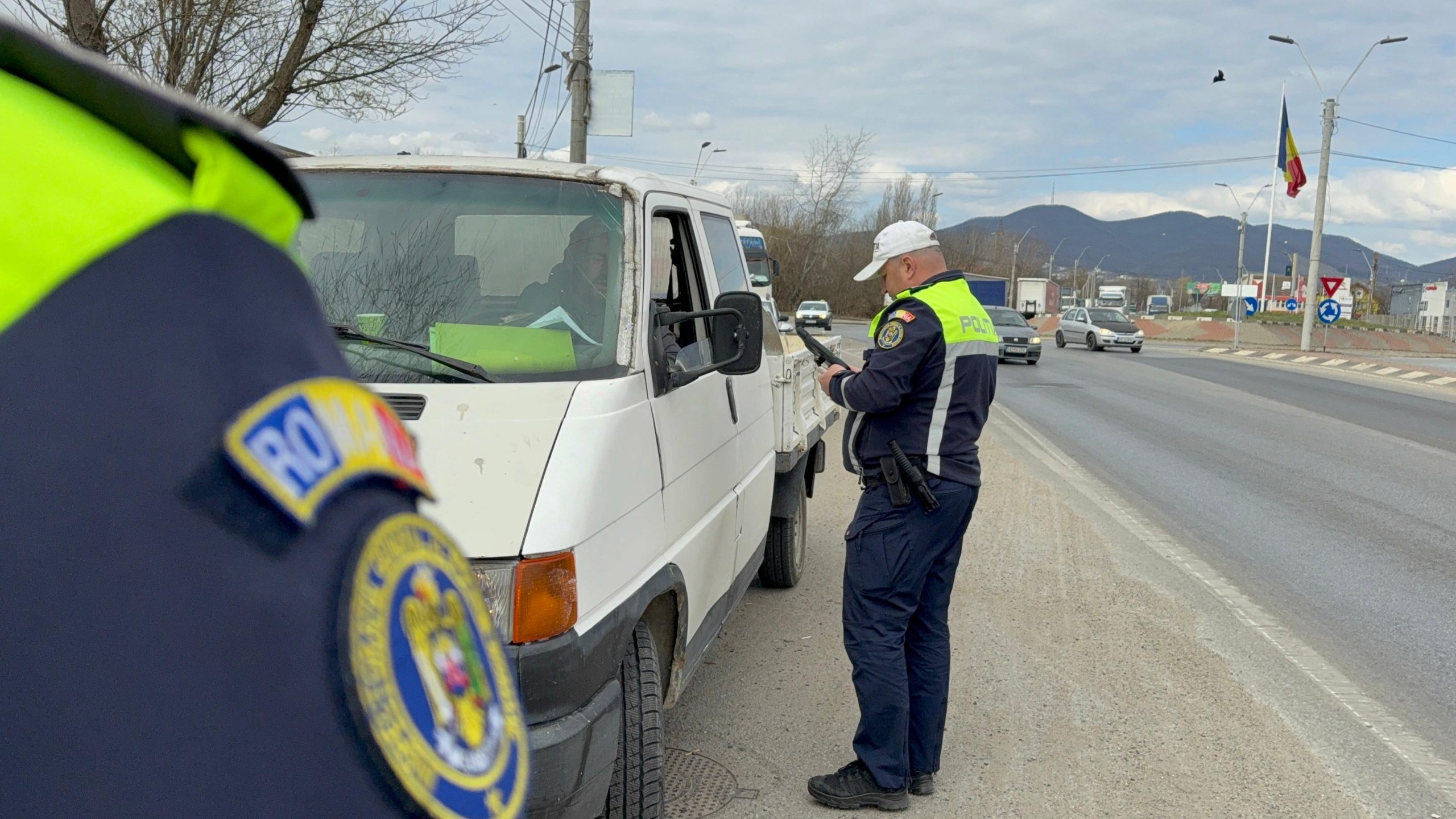 Read more about the article Dosare penale întocmite, permise de conducere reținute și certificate de înmatriculare retrase de polițiști
