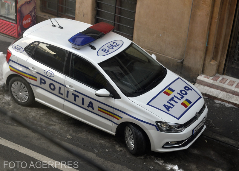 Read more about the article Adolescentă reținută de polițiști pentru 24 de ore, fiind suspectată că ar fi comis infracțiunea de lovire sau alte acte de violență