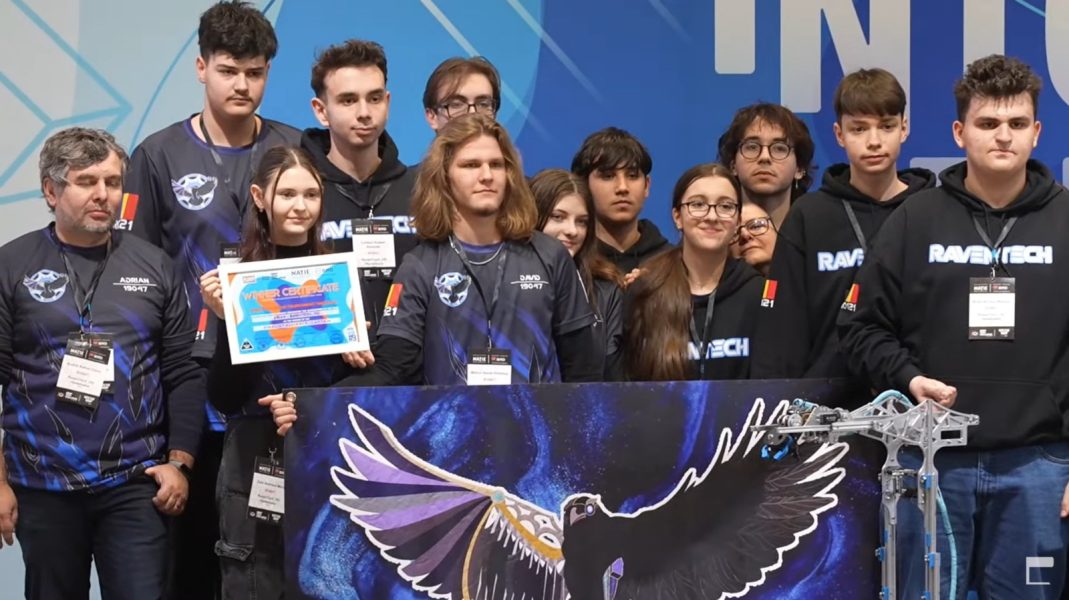 Read more about the article Hunedoreanul David Miklos va reprezenta România la cea mai prestigioasă competiţie de robotică din lume