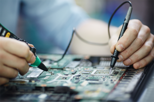 Read more about the article Angajat din Orăştie, reţinut de poliţişti după ce ar fi sustras componente electronice dintr-o fabrică