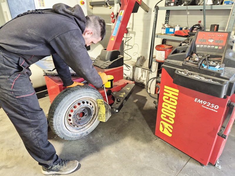 Read more about the article Primăvara, momentul schimbării anvelopelor pentru un drum sigur