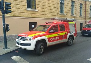 Read more about the article Incendiu violent la două locuințe din Săcărâmb. Pompierii intervin de urgență