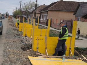 Read more about the article Iustin Cionca, președintele Consiliului Județean Arad: „Schimbăm aspectul satului Vânători”