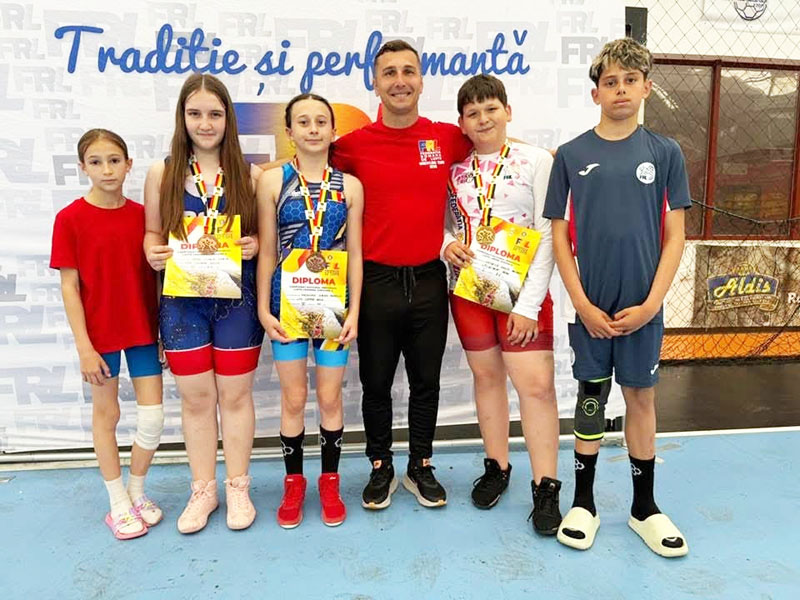 Read more about the article Lupte libere: Luptătorii de la LPS Cetate Deva, medaliați la Campionatele naționale