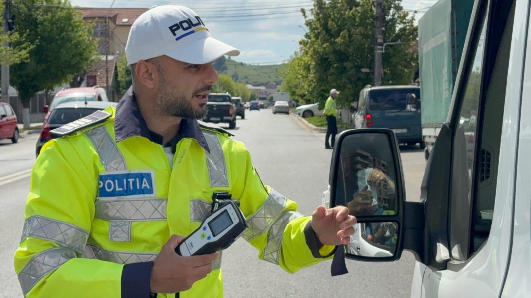 Read more about the article Şofer cu permisul anulat şi sub influenţa alcoolului, depistat de poliţiştii deveni