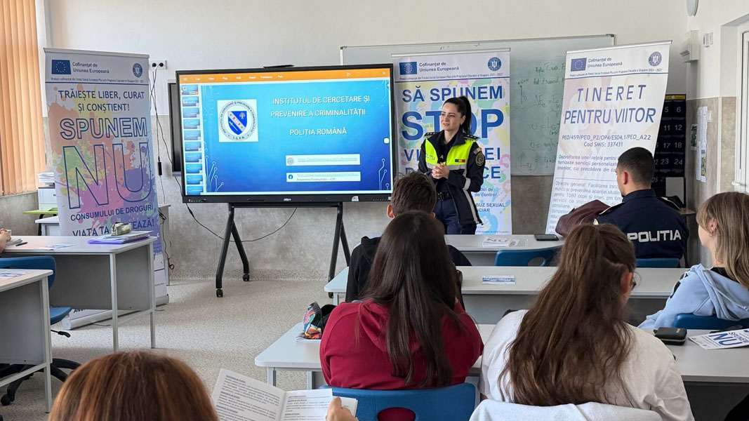 Read more about the article Primăria Deva susţine educaţia preventivă: activitate de informare privind riscurile consumului de droguri, desfăşurată la Colegiul Tehnic „Transilvania”