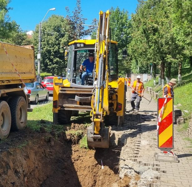 Read more about the article HUNEDOARA: Continuă lucrările la reabilitarea reţelei de apă