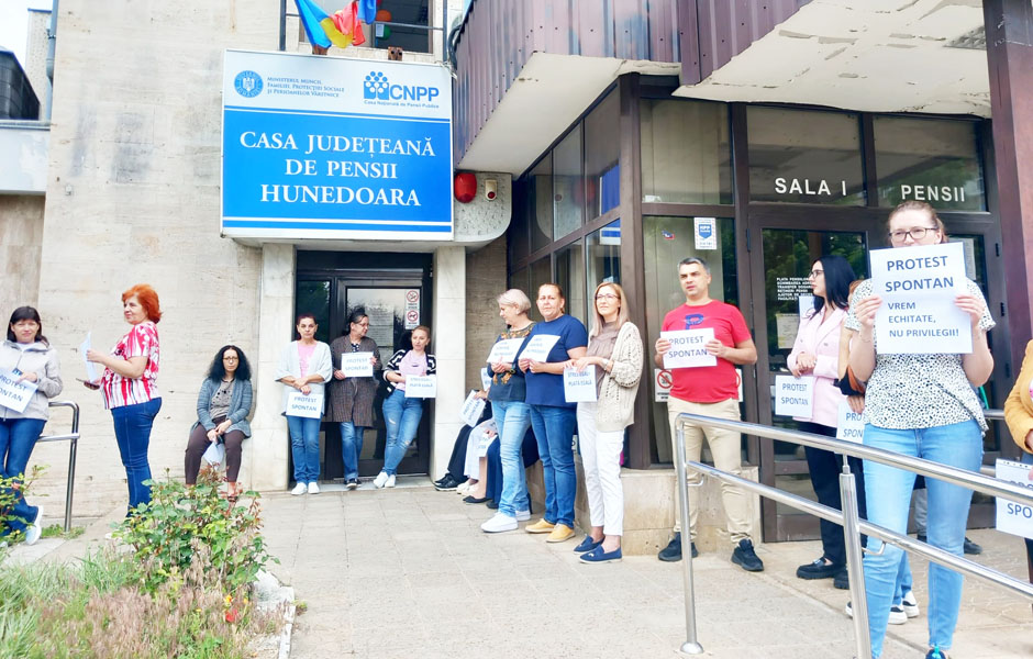 Read more about the article Proteste la Finanțele Publice și Casa de Pensii: angajații reclamă pierderi salariale