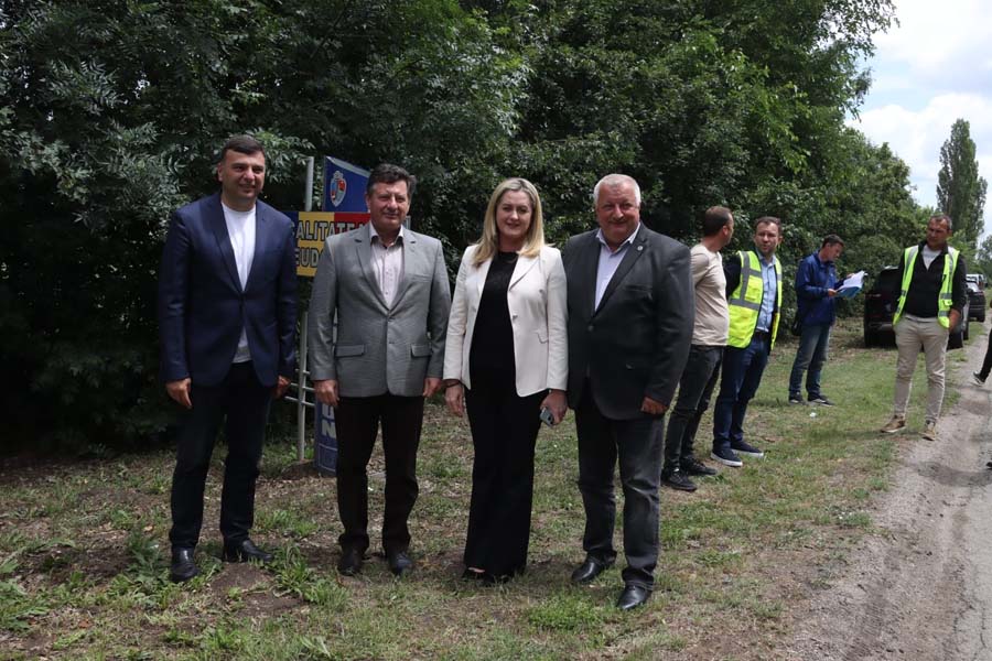 Read more about the article Iustin Cionca: Am semnat contractul pentru modernizarea drumului Lipova-Neudorf, lucrările încep în iunie