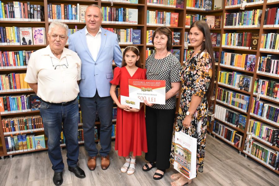 Read more about the article Maria Adelina Bernat, cea mai fidelă cititoare a Bibliotecii Comunale Răchitova, premiată pentru pasiunea sa pentru lectură