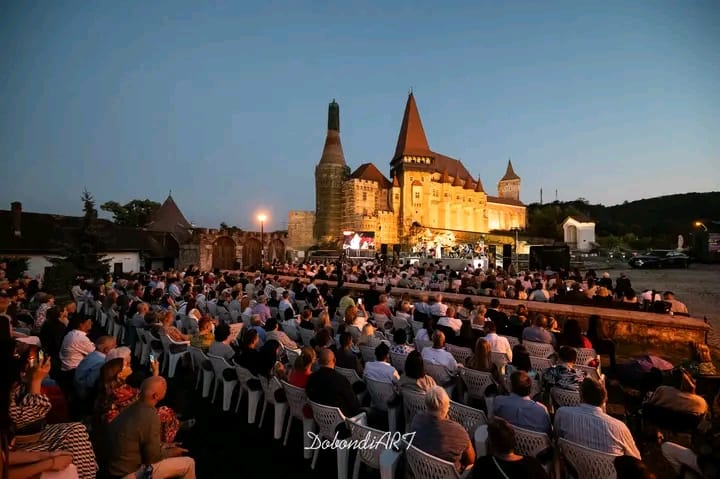 Read more about the article Trei nopți de magie muzicală la Castelul Corvinilor. Festivalul Stradivarius Music Nights by the Castle revine cu o ediție de poveste