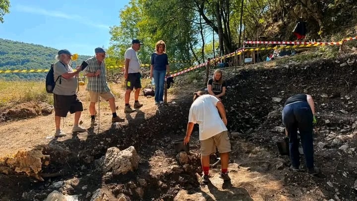 Read more about the article Porți deschise pe șantierul arheologic Ardeu–Cetățuie