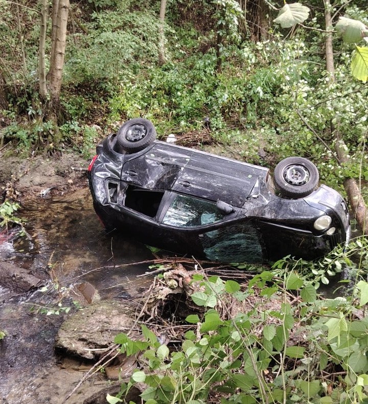 Read more about the article Două persoane au fost rănite într-un accident rutier produs la ieșirea din Teliuc, spre Ghelari