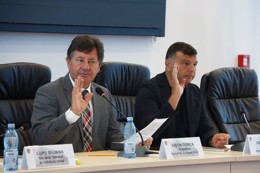 You are currently viewing Iustin Cionca: „Pregătim Aeroportul Arad pentru preluarea, fără sincope, a zborurilor de la Timișoara în luna noiembrie”